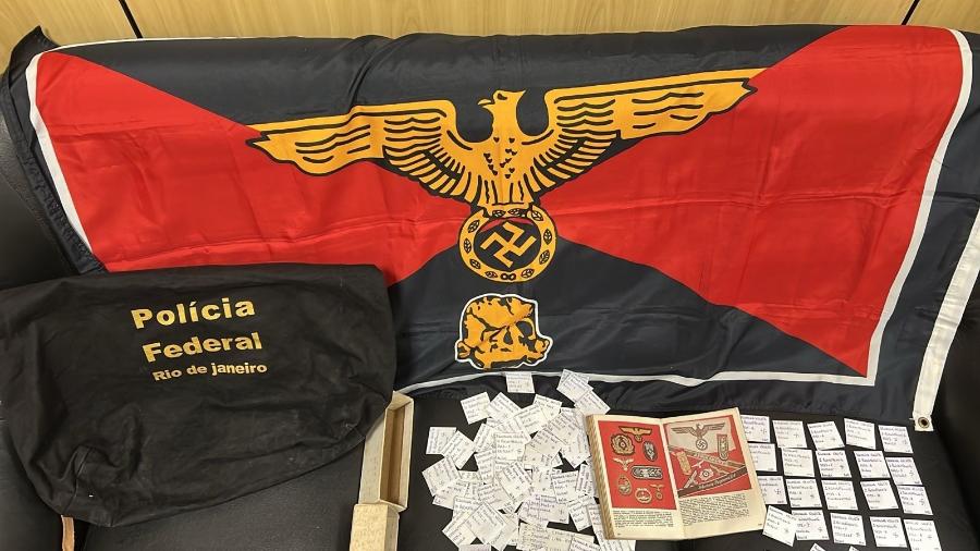 15.abr.2025 - Material nazista é apreendido com idoso no Rio de Janeiro 15.abr.2025 - Material nazista é apreendido com idoso no Rio de Janeiro