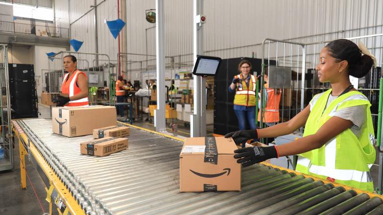 Centro logístico da Amazon Brasil, em Salvador (BA) Centro logístico da Amazon Brasil, em Salvador (BA)