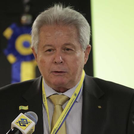 O novo presidente do Banco do Brasil, Rubem Novaes, durante cerimônia de transmissão do cargo na sede da instituição, em Brasília - Fátima Meira/Estadão Conteúdo