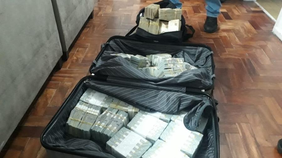 Em um dos locais de busca foram encontrados dois milhões de dólares e 400 mil reais - Divulgação/Polícia Federal