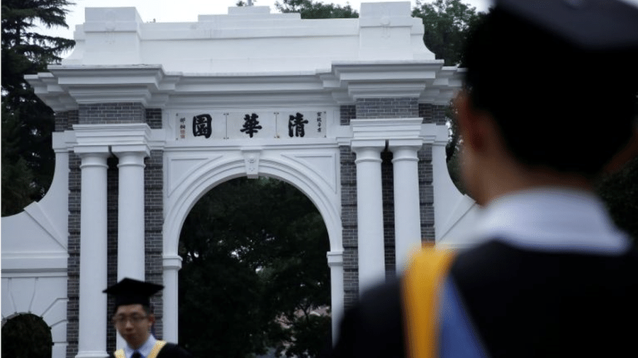 Formandos na Universidade Tsinghua, na China, que entrou no top 20 universitário global - Reuters