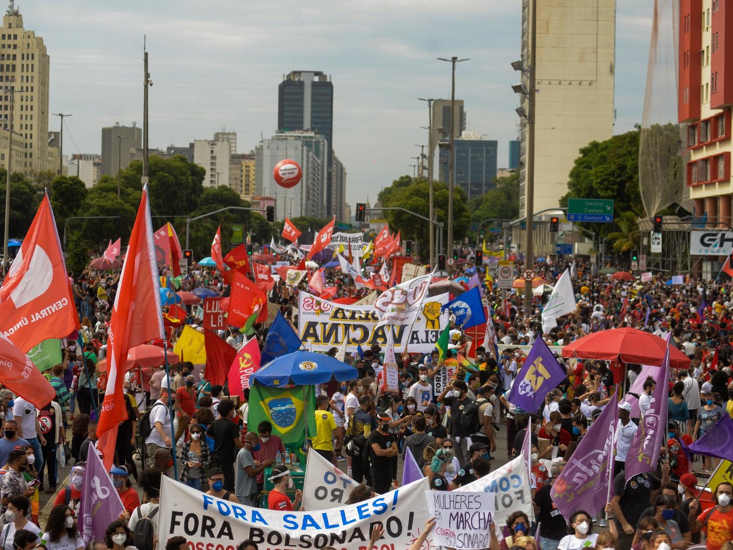 Manifestantes se mobilizam no centro do Rio - ERBS JR./FRAMEPHOTO/ESTADÃO CONTEÚDO