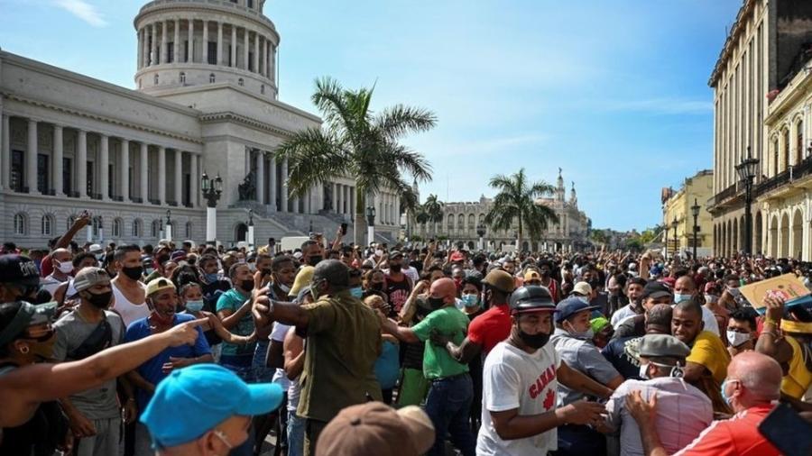 Protestos tiveram início em San Antonio de los Baños e se espalharam pelo país, incluindo a capital Havana - Getty Images