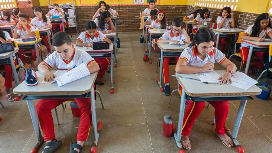 Alunos da escola Alzira Maria de Araújo, nota 10 no Ideb, em Pires Ferreira (CE) 