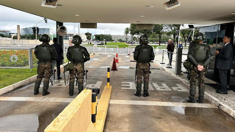 Exército está de plantão na entrada do Palácio do Planalto