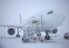 Tempestade de neve cancela mais de 1.300 voos nos EUA; veja fotos - LUKE SHARRETT / GETTY IMAGES NORTH AMERICA / Getty Images via AFP