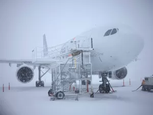 Tempestade de neve cancela mais de 1.300 voos nos EUA; veja fotos 