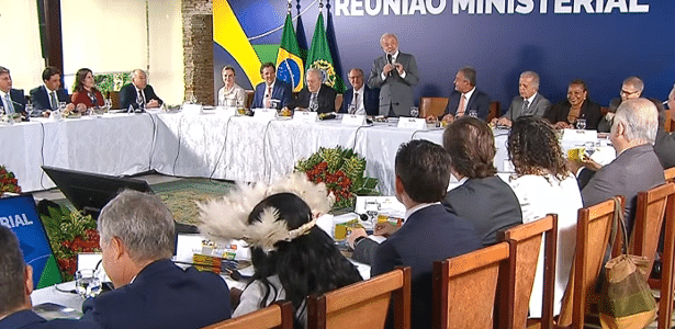 Empresários deveriam propor redução da jornada de trabalho, afirma Lula
