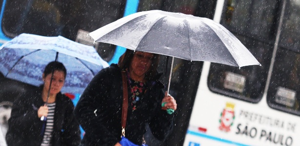 8.set.2015 - Terça-feira de chuva na cidade de São Paulo - Reinaldo Canato/UOL