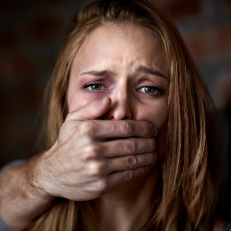 Segundo pesquisa, mulheres não conseguem denunciar abusos e pedir socorro - Getty Images