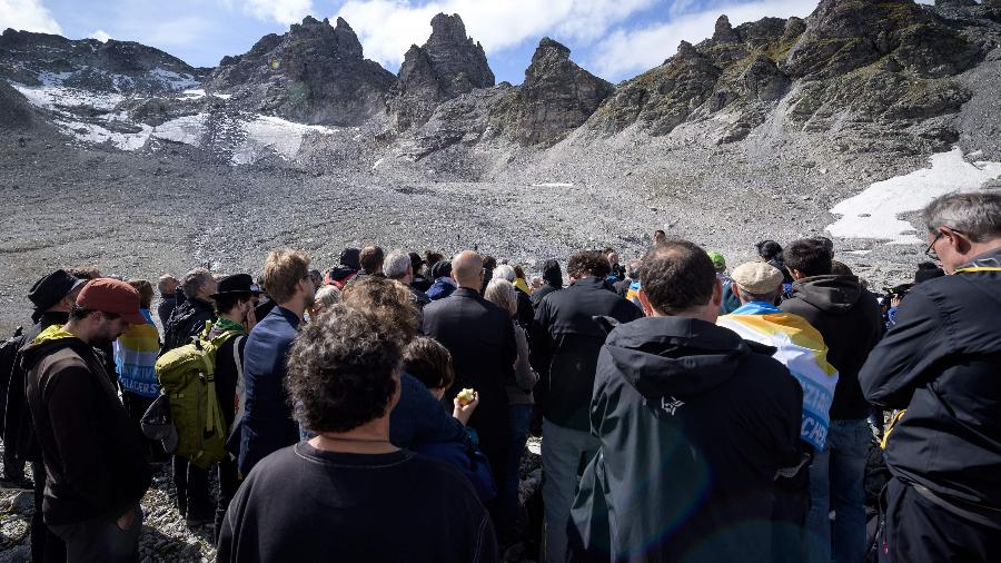 22.set.2019 - Suíços fazem funeral pelo desaparecimento da geleira Pizol - Fabrice Coffrini/AFP