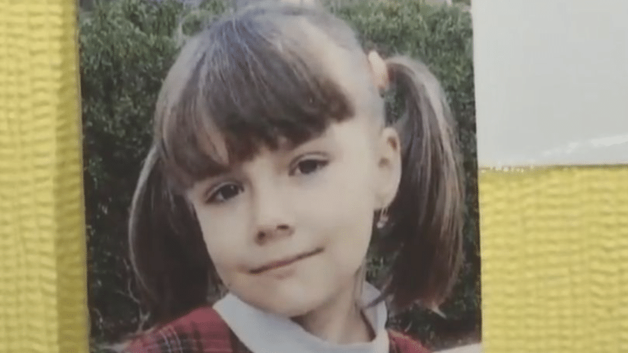 A pequena Elmira Bondarenko, morta aos oito anos, após sofre um derrame enquanto estava na escola - Reprodução/1+1