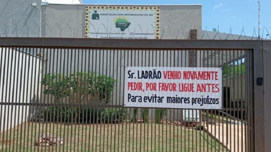 ONG no Mato Grosso do Sul colocou faixa para evitar roubos - Lana Costa/AOMS