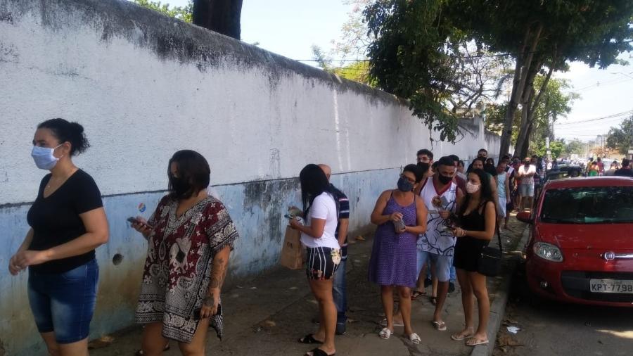 15.nov.2020 - Grande fila se forma em local de votação em zona oeste do Rio (Igor Mello) - Igor Mello/UOL