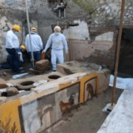 Termopólio, espécie de "fast-food" das ruas da Roma Antiga, desenterrado em Pompeia, Sul da Itália - AFP