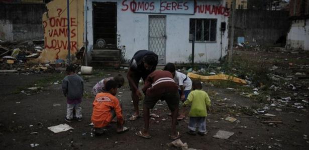 Família em situação extrema de pobreza; total de pessoas nessa condição chegou a 49 milhões