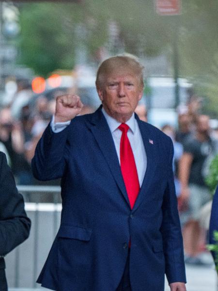 10.ago.22 - Donald Trump ao deixar a Trump Tower a caminho do depoimento - DAVID DEE DELGADO/REUTERS