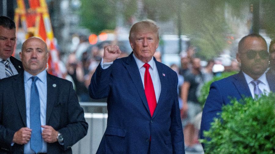 Donald Trump ao deixar a Trump Tower a caminho do depoimento - DAVID DEE DELGADO/REUTERS