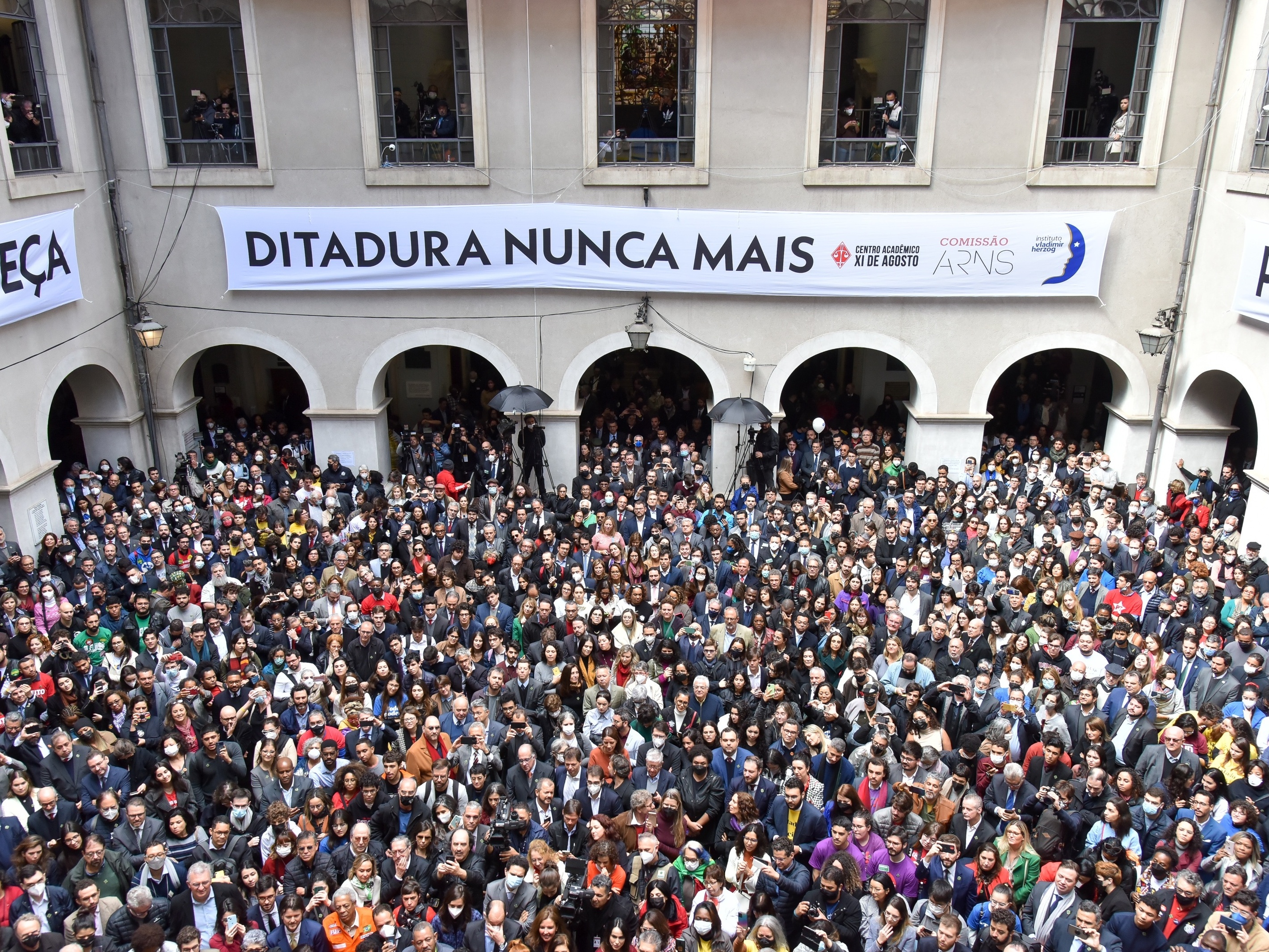 UFMG - Universidade Federal de Minas Gerais - Faculdade de Direito promove  leitura da 'Carta pela Democracia