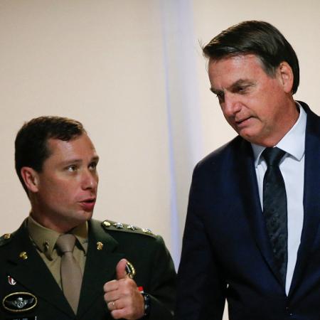 18.jun.2019 - Bolsonaro e Mauro Cid, seu então ajudante de ordens