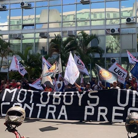 Entregadores protestam contra aplicativos antes de reunião no Ministério do Trabalho  