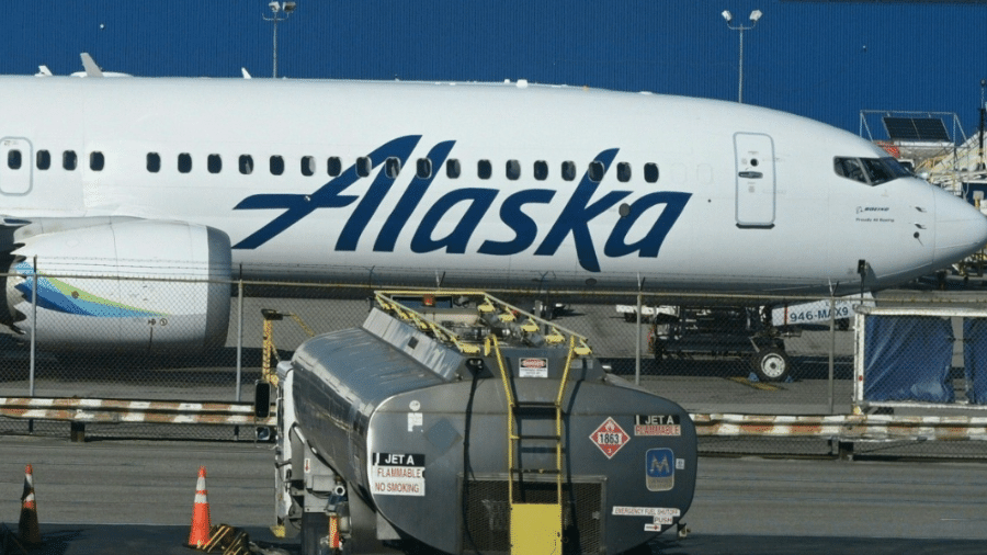 Boeing 737 MAX 9, da Alaska Airlines, foi um dos que sofreu acidente por problemas com fuselagem