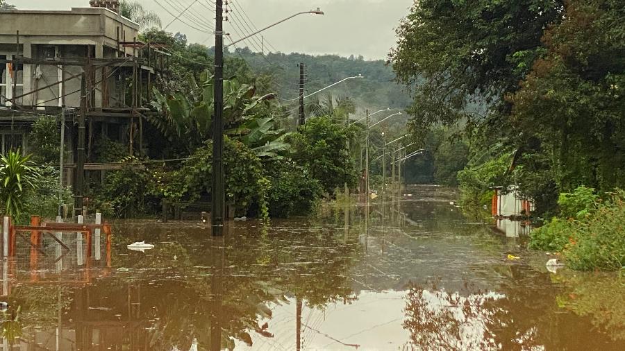 3.mai.2024 - Defesa Civil do RS alerta sobre inundação gradativa do rio Uruguai. - Vinícius Chequim/Cidade Regional