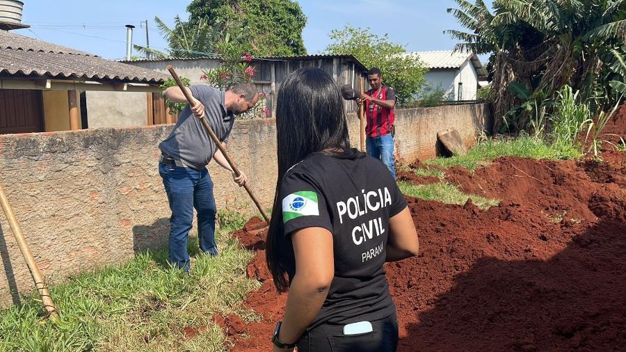 Ossada da vítima foi escondida na fossa de uma residência