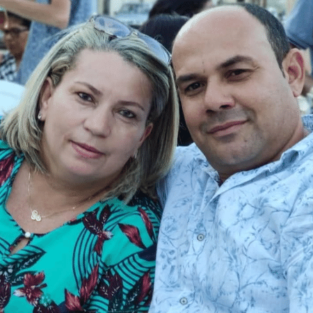 Carlos, antes de desenvolver a síndrome, acompanhado da esposa, Mauricelia Cunha Carlos, antes de desenvolver a síndrome, acompanhado da esposa, Mauricelia Cunha