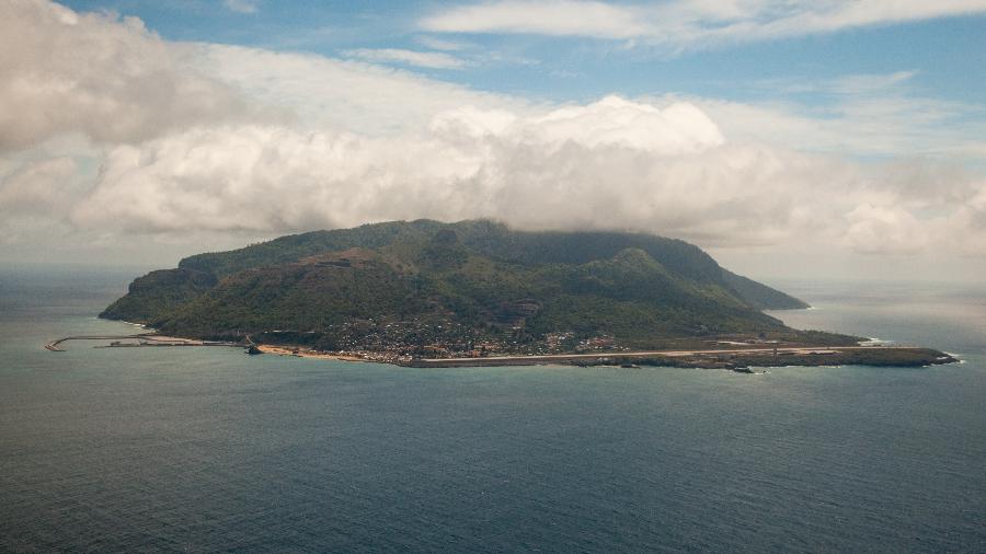 Annobón é a menor e mais isolada província da Guiné Equatorial. Annobón é a menor e mais isolada província da Guiné Equatorial.