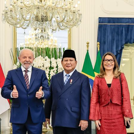 Lula (PT) ao lado do presidente da Indonésia, Prabowo Subianto, e da primeira-dama, Janja