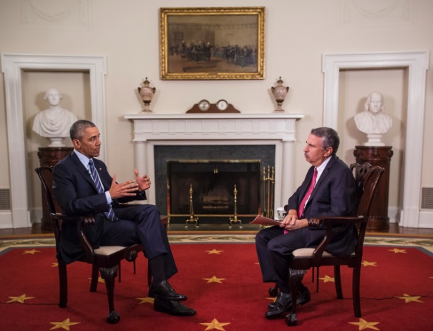 O colunista do New York Times Thomas Friedman (à direita) entrevista o presidente dos Estados Unidos, Barack Obama, sobre o acordo nuclear feito com o Irã - Zach Gibson/The New York Times