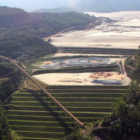 17.nov.2015 - Imagem aérea mostra barragem de Germano, da mineradora Samarco, na cidade de Mariana (MG) - Márcio Fernandes/ Estadão Conteúdo