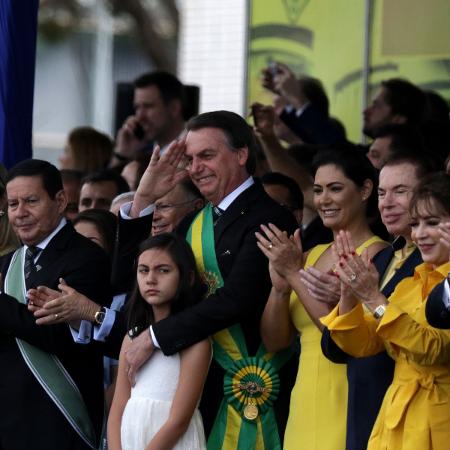 No ano passado, Jair Bolsonaro acompanhou o desfile com a família, ministros e apoiadores - CLÁUDIO REIS/FRAMEPHOTO/ESTADÃO CONTEÚDO