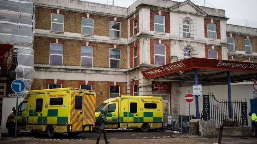 Ismail Mohamed Abdulwahab teria sido a pessoa mais jovem a morrer de covid-19 no Reino Unido; imagem mostra o King"s College Hospital, onde ele morreu - Getty Images