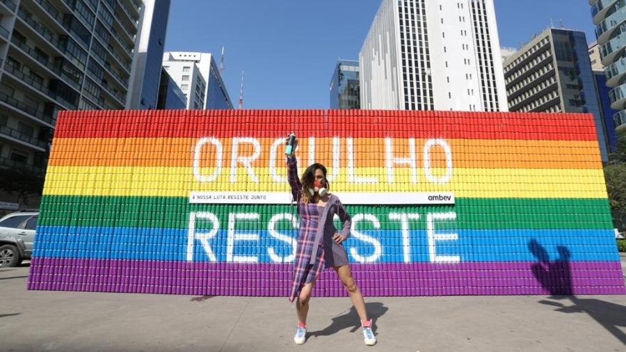 Mural de 3 mil latinhas esteve em pontos emblemáticos de São Paulo - Divulgação/Nicolas Caligaro