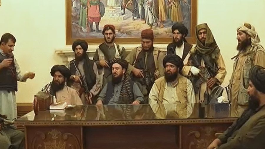 Combatentes do Taleban dentro do palácio presidencial do Afeganistão - Reprodução/Al Jazeera