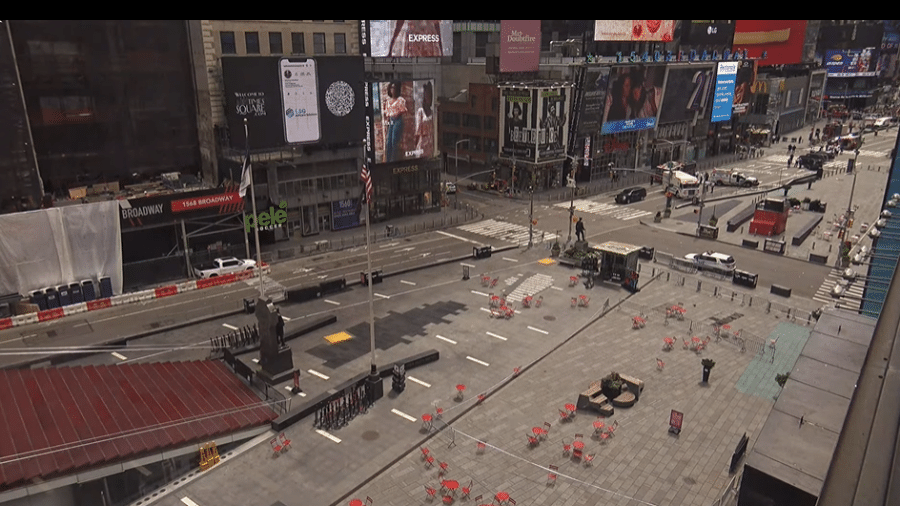 Quarteirões da Times Square foram bloqueados por conta de um "pacote suspeito"; ameaça foi descartada - Reprodução