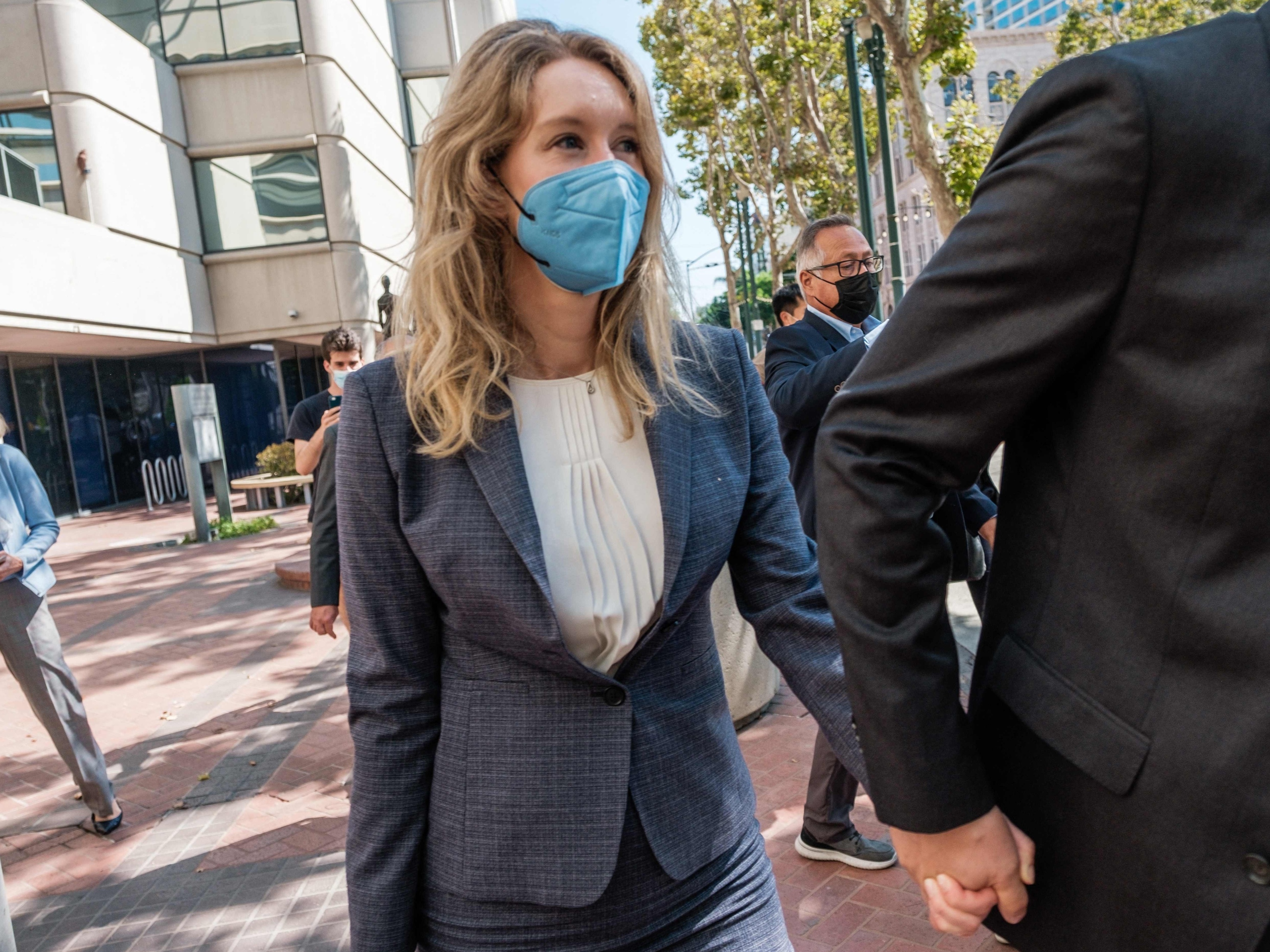 O que rolou no 1º dia de julgamento de Elizabeth Holmes
