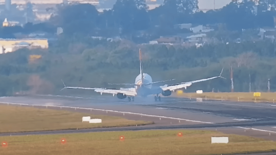 Avião da Gol arremete em Guarulhos