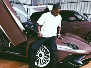 Travis Scott tem coleção milionária de carros, e um detalhe chama a atenção