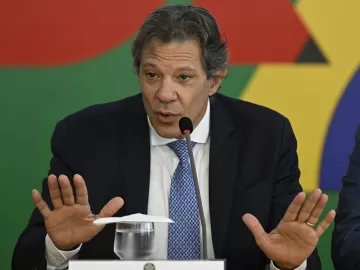 Haddad detalha ajuste e tenta conter dólar e reação negativa do mercado