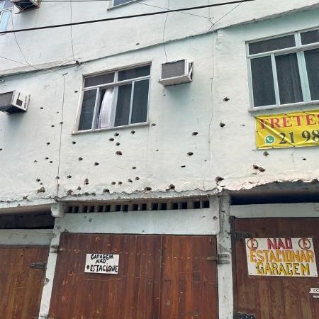 17.dez.2024 - Casa da Rocinha, zona sul do Rio, com marcas de tiros após operação policial