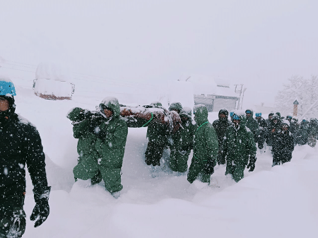 28/02/2025 - Exército indiano atua na busca por vítimas de avalanche no Himalaia - Exército Nacional da Índia