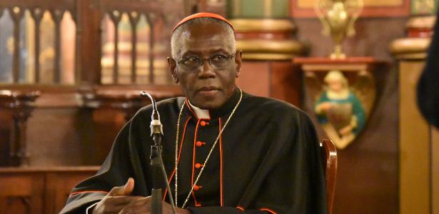 Quem é o cardeal Robert Sarah? Conheça um dos favoritos para se tornar papa