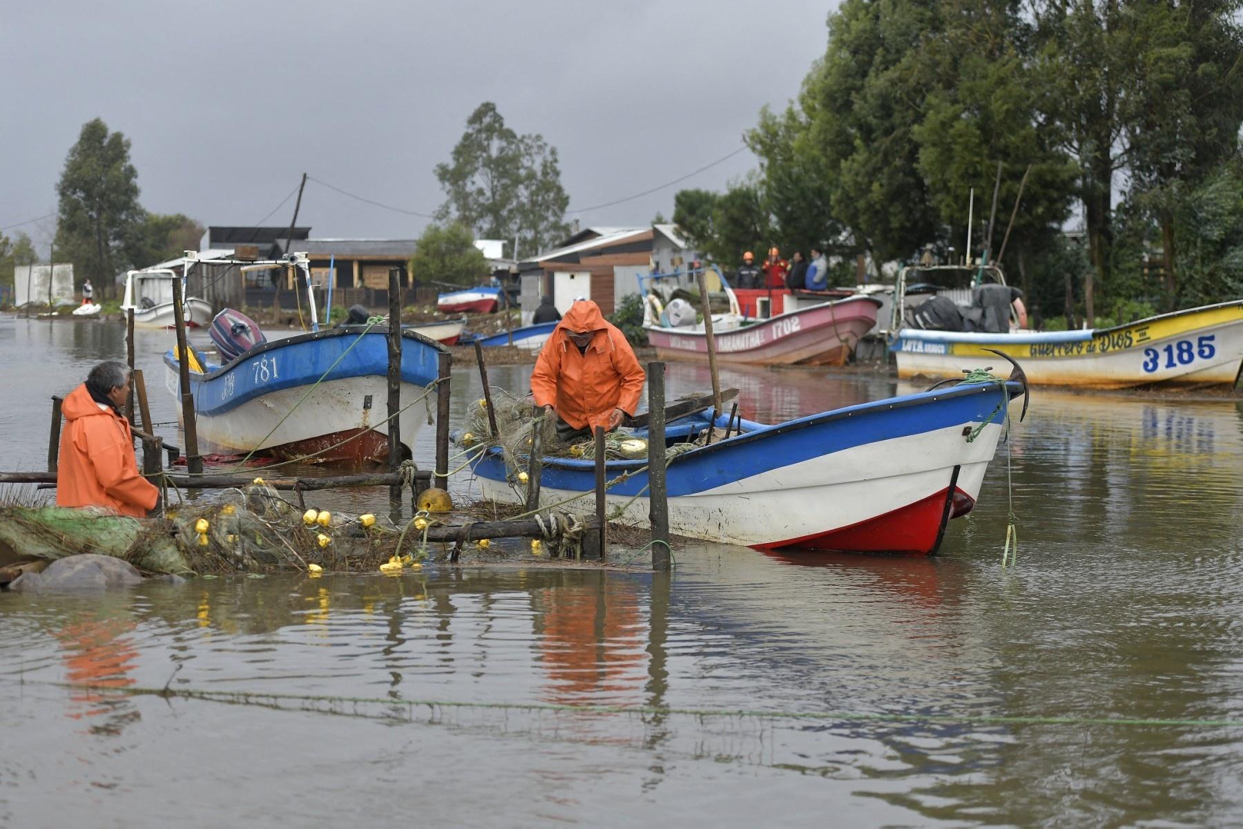 16.07.2026-Barcos em área alagada na província de Arauco, Chile. - undefined