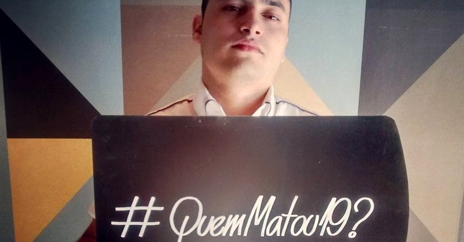 2.set.2015 - Internauta participa da campanha #QuemMatou19?, que quer pressionar o governo do Estado de São Paulo a esclarecer a chacina que resultou na morte de 19 pessoas na Grande São Paulo no mês passado