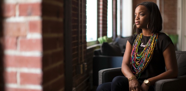 A ativista Brittany Packnett, 31, no centro de St Louis - Whitney Curtis/The New York Times