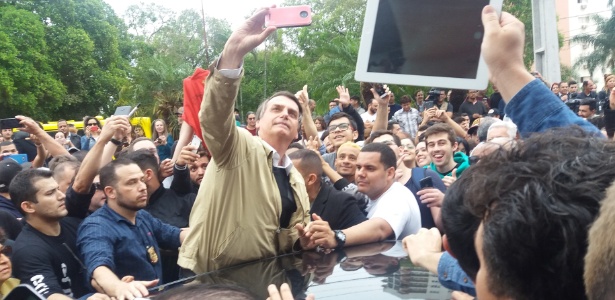22.ago.2018 - O candidato à Presidência pelo PSL, Jair Bolsonaro, durante ato de campanha em Presidente Prudente (SP)