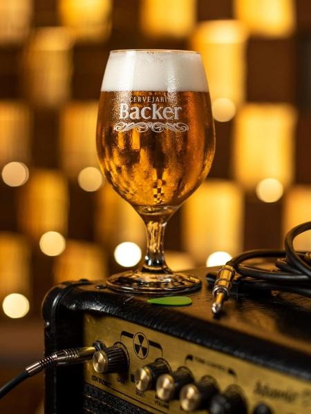 Copo de cerveja da cervejaria Backer - Divulgação/Backer